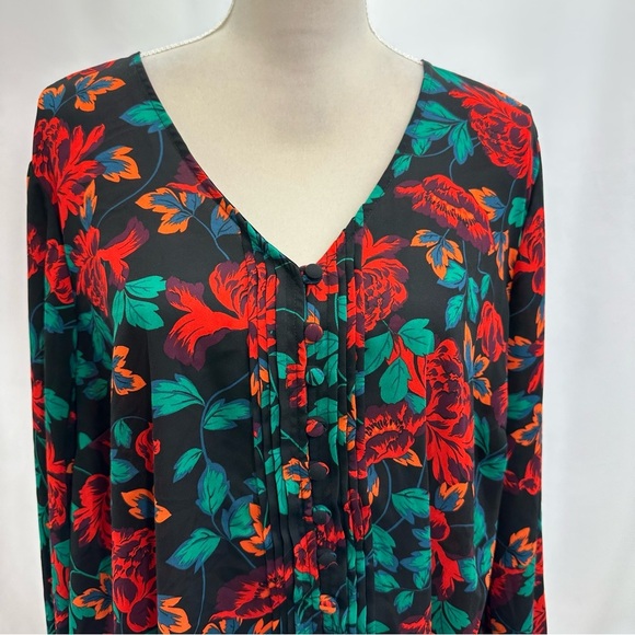 NWOT Torrid 3 Red Chiffon Floral Blouse Woman’s Plus 3X Long Sleeve Pleated - Picture 4 of 9